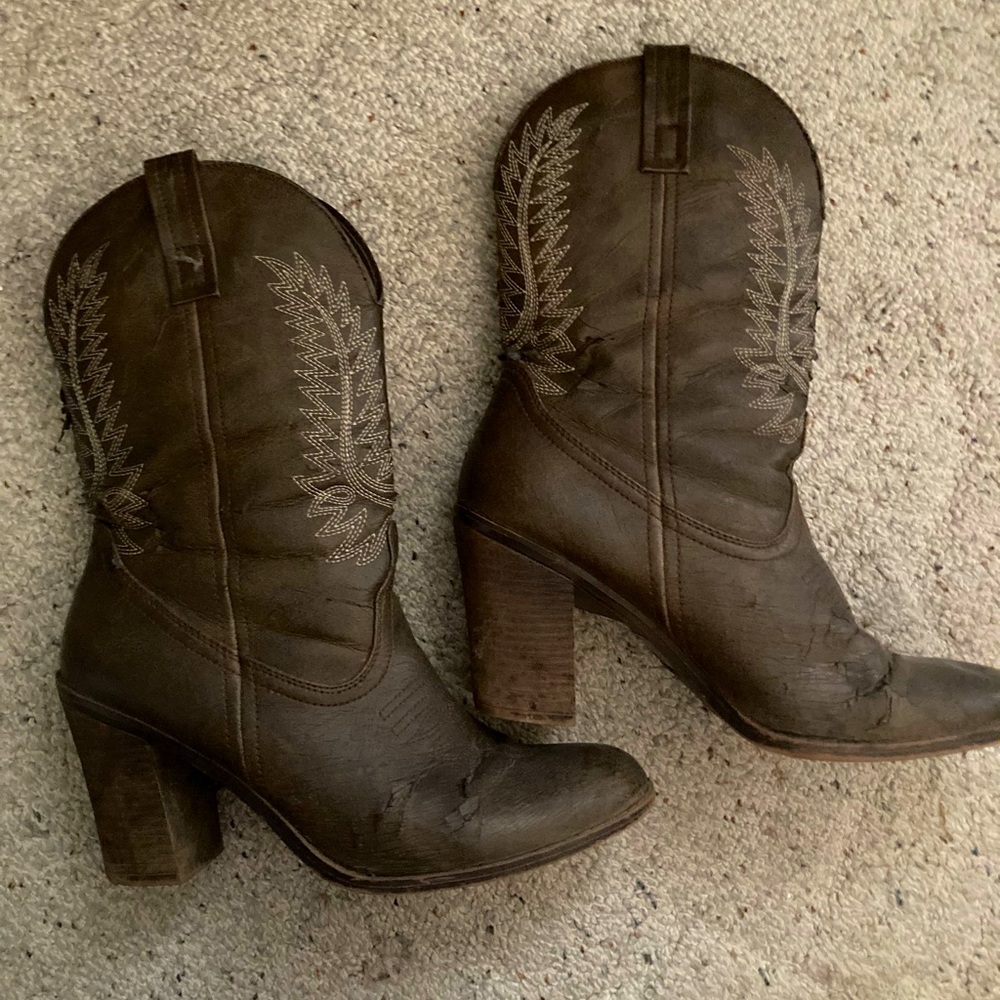 Women’s 8.5 Brown Boots